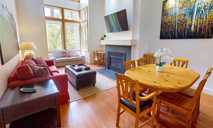 The Blue Mountains Condo | Beautifully renovated, ski-In/out condo with fireplace, WiFi, AC, & W/D