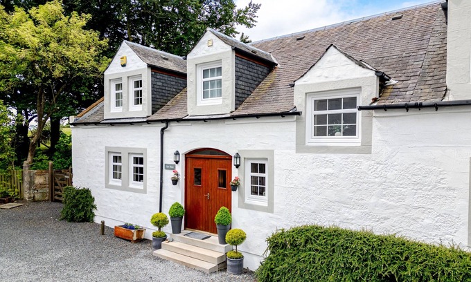 Kilmarnock Cottage | Beautifully Converted Mews Cottage Offering Highest Level of Comfort & Style