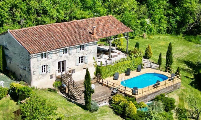 Montmoreau-Saint-Cybard Villa | Beautifully converted barn In peaceful and stunning location with private pool.