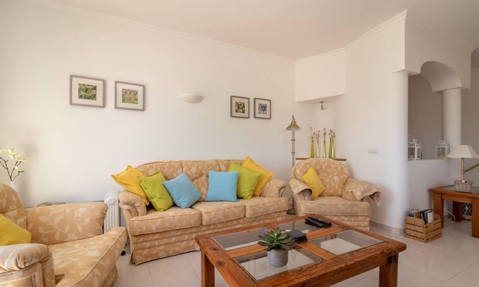 Carvoeiro House | Beautifully Decorated 3 Bedroom Town-house With Wonderful Golf Course Views