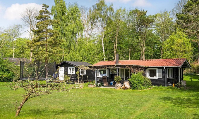 Dalby Huse House | Beautifully furnished cottage with personal touches both inside and in the garden.