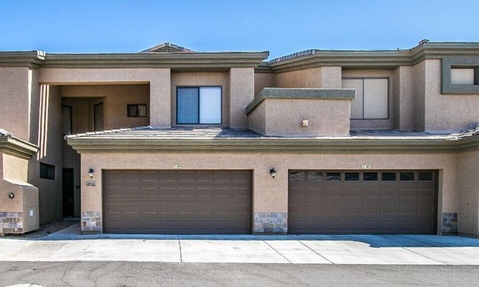 Fox Crossing Condo | Beautifully Furnished Condo Backing to The Water @ "The Bridges" -Chandler