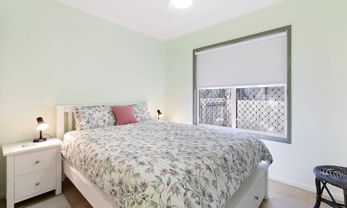 Point Lookout House | Beautifully presented 4 bedroom house - Walk to everything