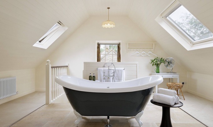 Broadwell Cottage | Beautifully presented dog friendly - The Coach House at Broadwell Manor