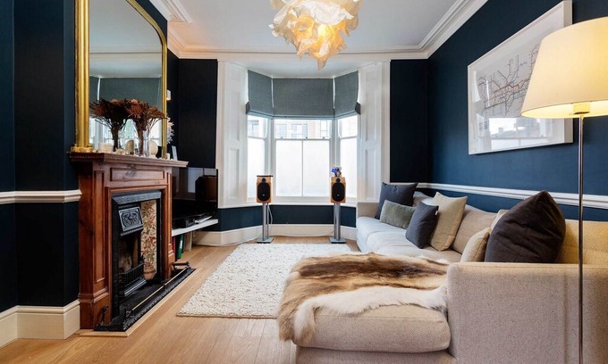 Bow House | Beautifully presented 3BR in Bow, close to Central line, sleeps 4, (Veeve)