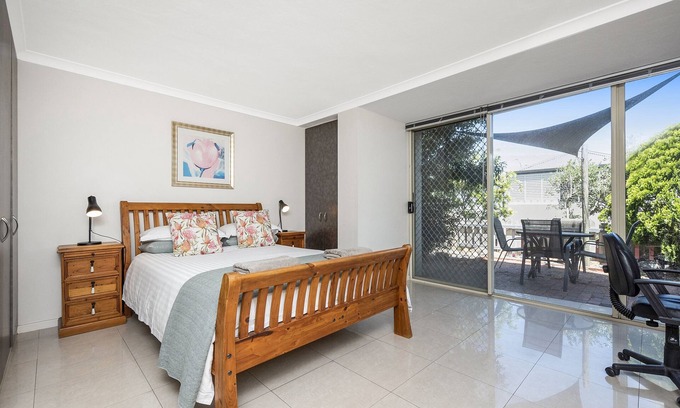Fremantle Apartment | Beautifully renovated studio apartment in Fremantle