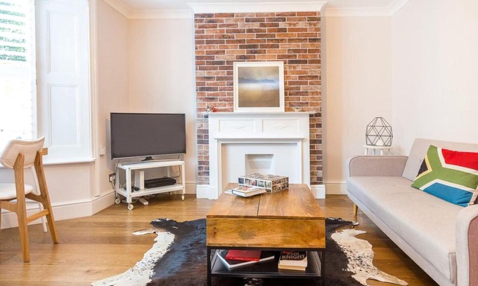 Dalston Apartment | Beautifully Styled Modern Apartment With Garden