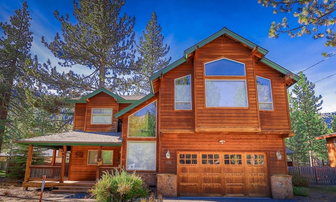 Christmas Valley House | Beaver Brae Lodge - 5-Star / Pool Table