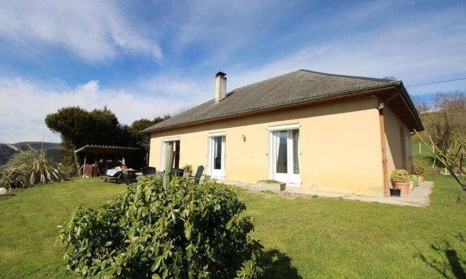 Bagneres-de-Bigorre Bed & Breakfast | Bed and breakfast on a farm