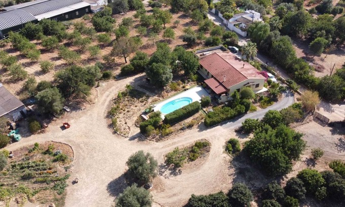 Fonte do Bispo Bed & Breakfast | Bed and breakfast amid orange trees, 10 minutes from the beach