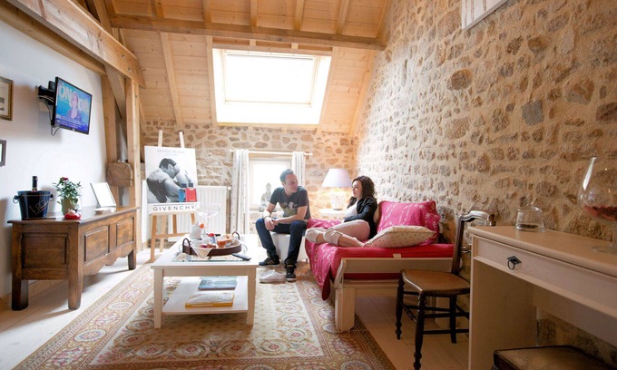 Naillat House | Bed and breakfast LA SUITE MARY CASSAT capacity 2 pers. Lounge and herbal tea room.