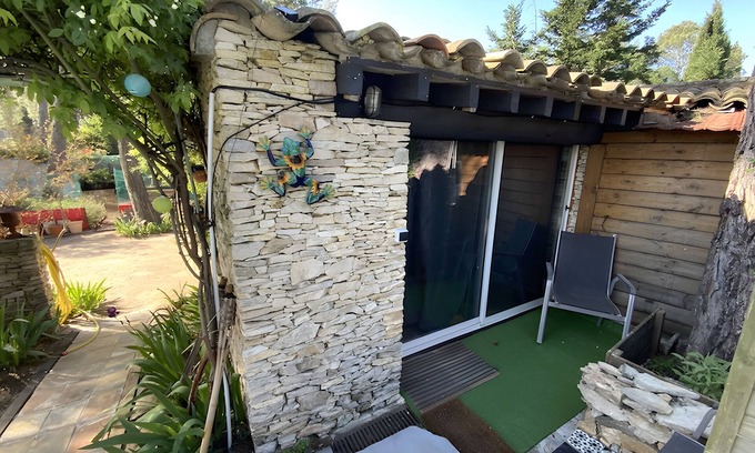Quartier des Espesses Bed & Breakfast | Bed and Breakfast 'Vert' with Shared Pool, Wi-Fi and Air Conditioning