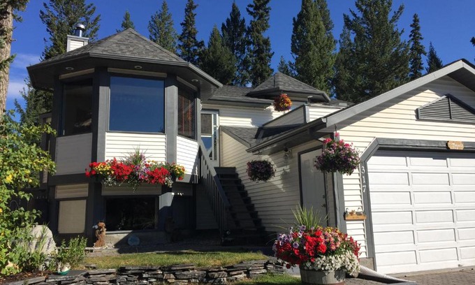 Cougar Creek Bed & Breakfast | Bed & Breakfast Monarch