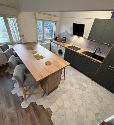 Saint-Remi Apartment | BedinReims "blue bottle"quiet and close to center free parking and wifi free ideal 5 à 9 Adultes