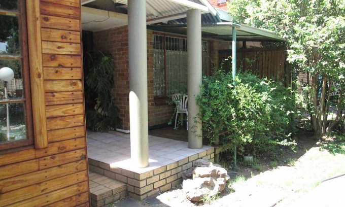 Bayswater House | Bedrock B&b is in northren suburb of Bloemfontein just off the N1 freeway.