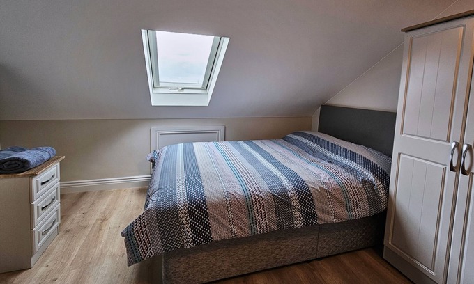Dromod House | Bedroom 5, triple room with en-suite