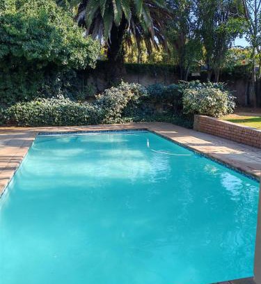 Waverley House | BEE-autiful Stay SC Garden Cottage