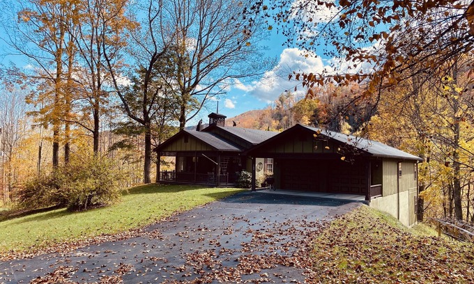 Elk Park Cottage | Beech Mountain Chapel - Wow views and creek just minutes to Beech Mtn Ski Resort