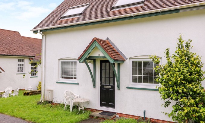 Aberporth Cottage | BEECH TREE COTTAGE, family friendly, with a garden in Aberporth