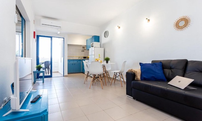 Praia da Rocha Apartment | BeHappy 10 minutes from the BEACH, WIFI & AC