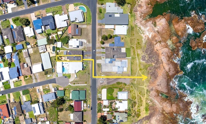 Anna Bay House | Bel Air, 8A Ocean Ave - pet friendly, water views and air con