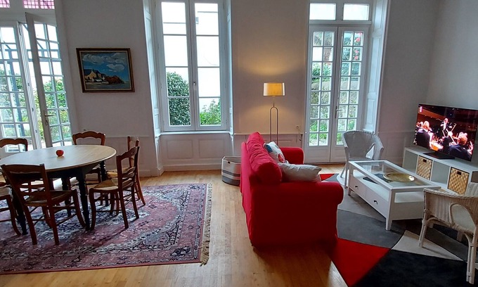 Quimper Apartment | Bel Appartement du Centre de Quimper, Rez-de-chaussée Avec Jardin