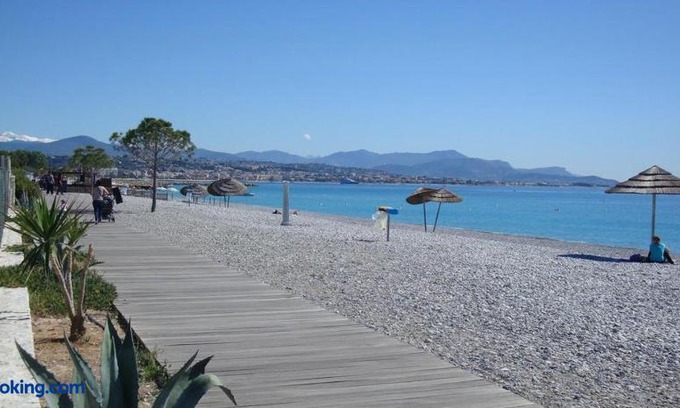 Villeneuve Loubet Beach Apartment | Bel Appartement Les Pieds Dans l'Eau