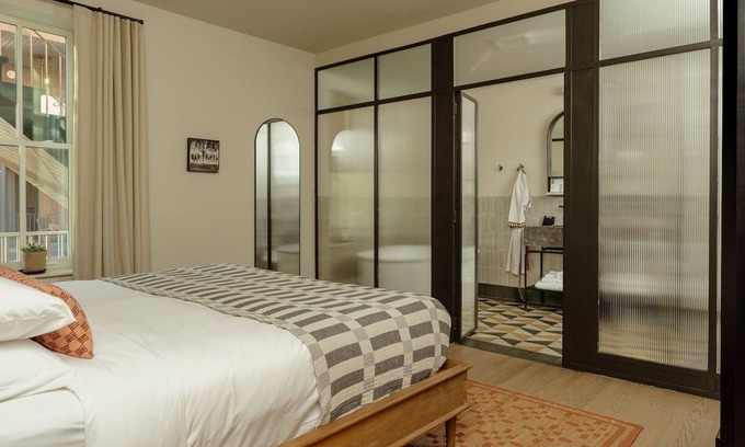 Fishtown Hotel | Bel Suite at Anna & Bel – A Storied Stay in Fishtown