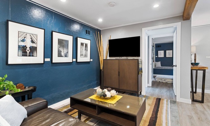 Greater Belhaven House | Belhaven Arts Hideaway: 1932 craftsman guest suite featuring local artists