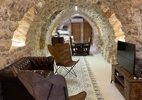 Batroun House | Bella Guesthouse with Garden, Pool & Jacuzzi