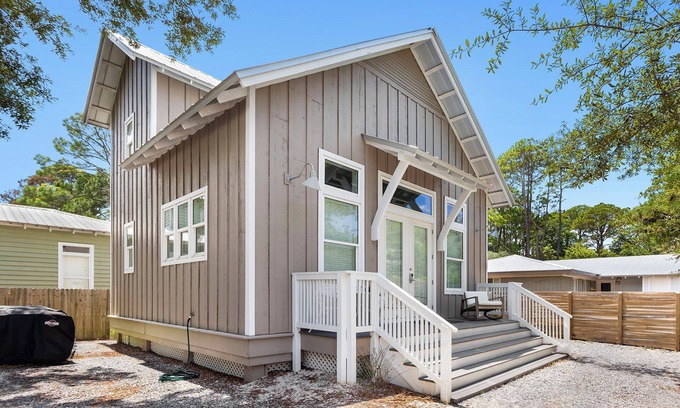 Grayton Beach House | Bella Luna - New 2-Story Grayton Beach Carriage House, Walk to Beach + Red Bar!