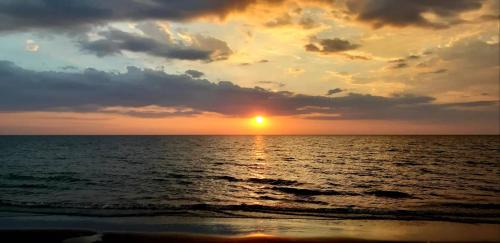 Bauang Resort | Bella's Beach Resort (A)