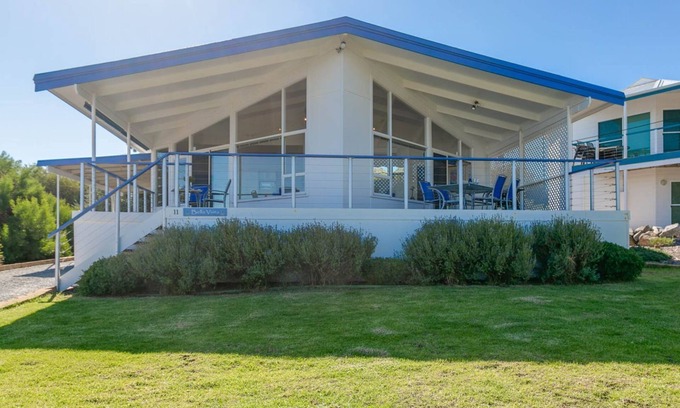 Carrickalinga House | Bella Vista - 11 Bennett Street