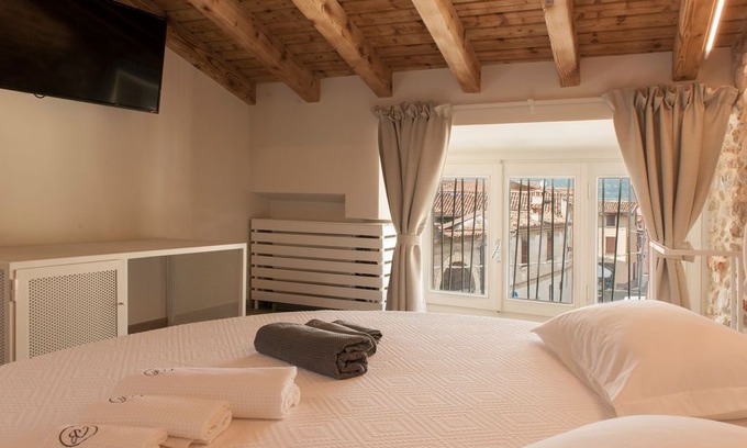 Portese Bed & Breakfast | Bellavita del Garda Luxury B & B - White Moon Suite