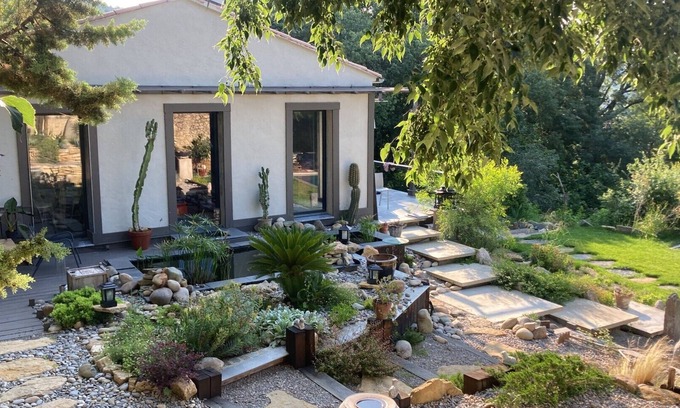 Cadenet House | Belle Maison Avec Vue. Jardin et Piscine