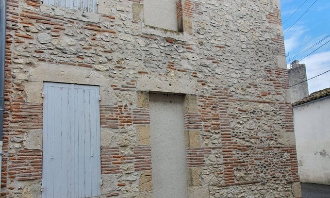 Agen House | Belle Maison de Ville en Pierre Entièrement Rénovée