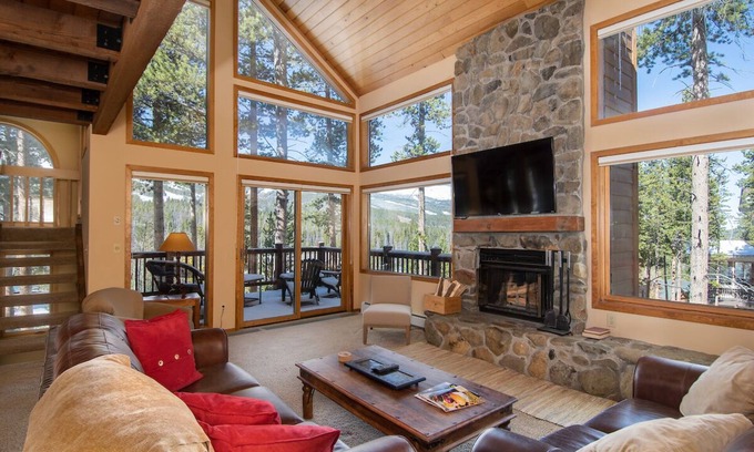 Warrior's Mark West House | Belle Vue Estate: Mountain Views and Private Hot Tub