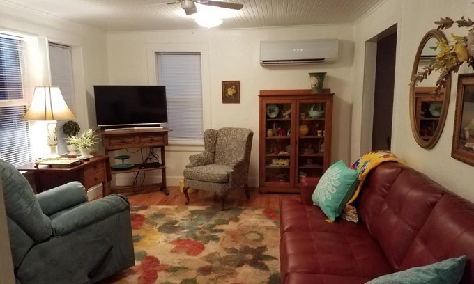 Llano Apartment | BELOW Apartment at Flossie's Corner
