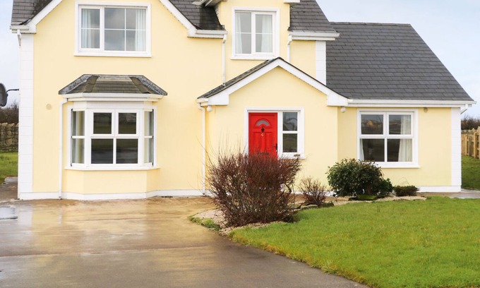Tullaghan House | BENBULBEN VIEW, pet friendly in Tullaghan, County Leitrim