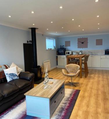 Selsey House | Bennett's End