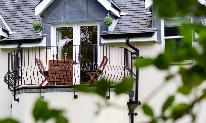 Arden Cottage | Benoch Lomond Castle - sleeps 4 guests in 2 bedrooms