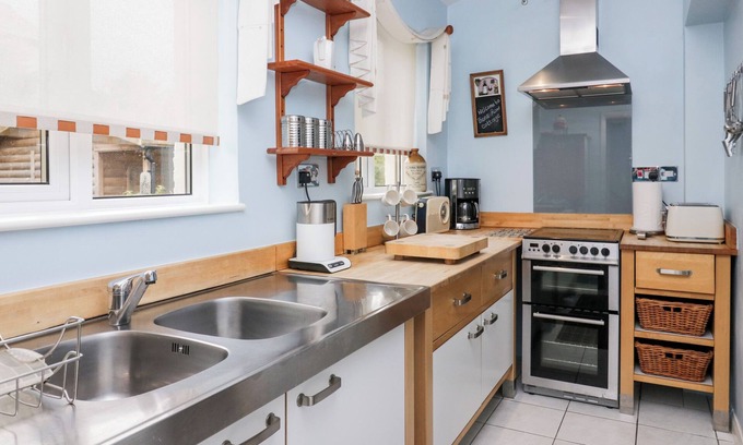 Backbarrow Cottage | BENS ROW COTTAGE, family friendly, with open fire in Backbarrow