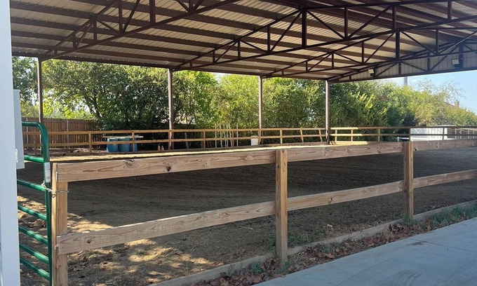 Keller RV Rental | Benson Homestead and Stable - RV Camping Spot