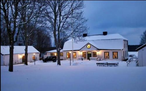 Hallstavik Hotel | Bergby Herrgård