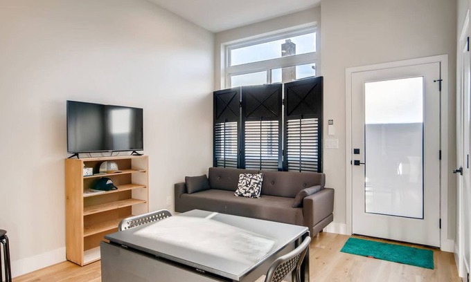 Berkeley Apartment | Berkeley Home Base | Tennyson Street | Sleeps 4