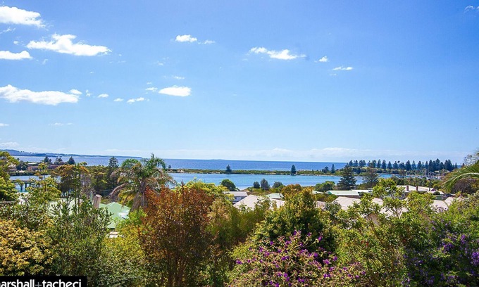 Bermagui House | Bermagui Jewel: 91 Murrah St Bermagui 5 Bdrm House, Uninterrupted views, central location Bermagui