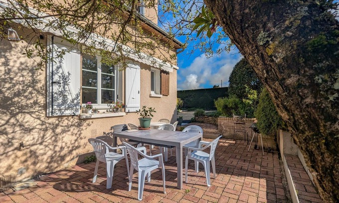 Chatillon-sur-Indre Bed & Breakfast | Berry Guest Rooms: Nature and Relaxation near Loire Castles