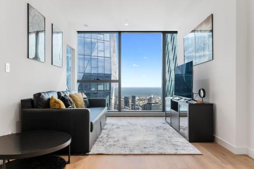 Melbourne Central Business District Apartment | Best CBD Location with Stunning City and Bay Views