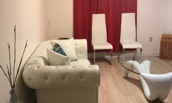 McAllen House | Best Centrally Located McAllen 2 bedroom Guesthouse