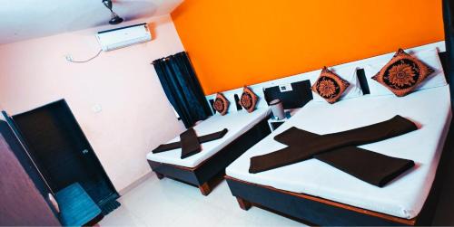 Dwarka Hotel | Best Family Hotel in Dwarka - AC & Non AC Deluxe Room -Laxmii